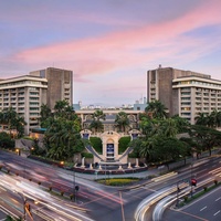 Old Manila, Makati City