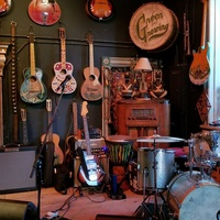 Steves Guitars, Redstone, CO