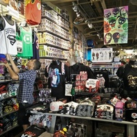 Hot Topic, Los Angeles, CA