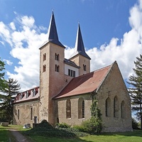 Kirchgarten an der Kirche St. Gangolf, Fröhburg