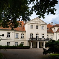 Palac pod Kampinosem, Leszno