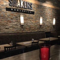 Shakers Sports Bar & Grill, Ottawa, IL